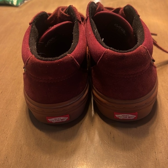 Vans - Picture 2 of 5